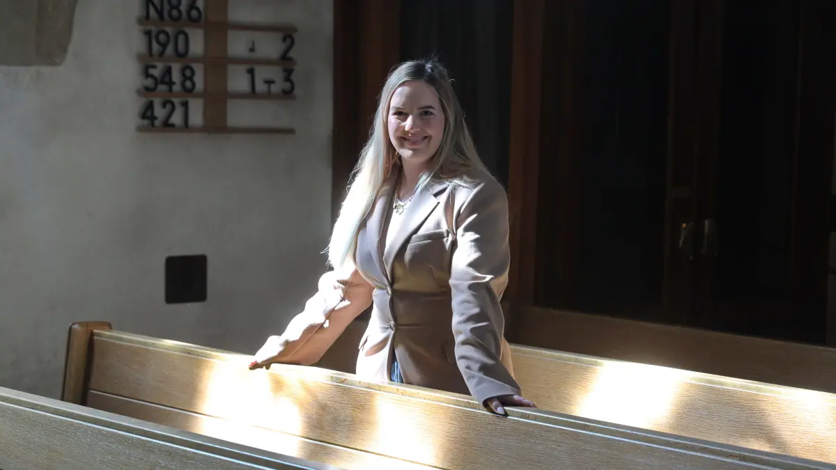 Von der Hochzeitssägerin, die auch Kirchen mit ihre Stimme füllt, zur Hochzeitsunternehmerin: Lisa BUchholz aus Kressberg.