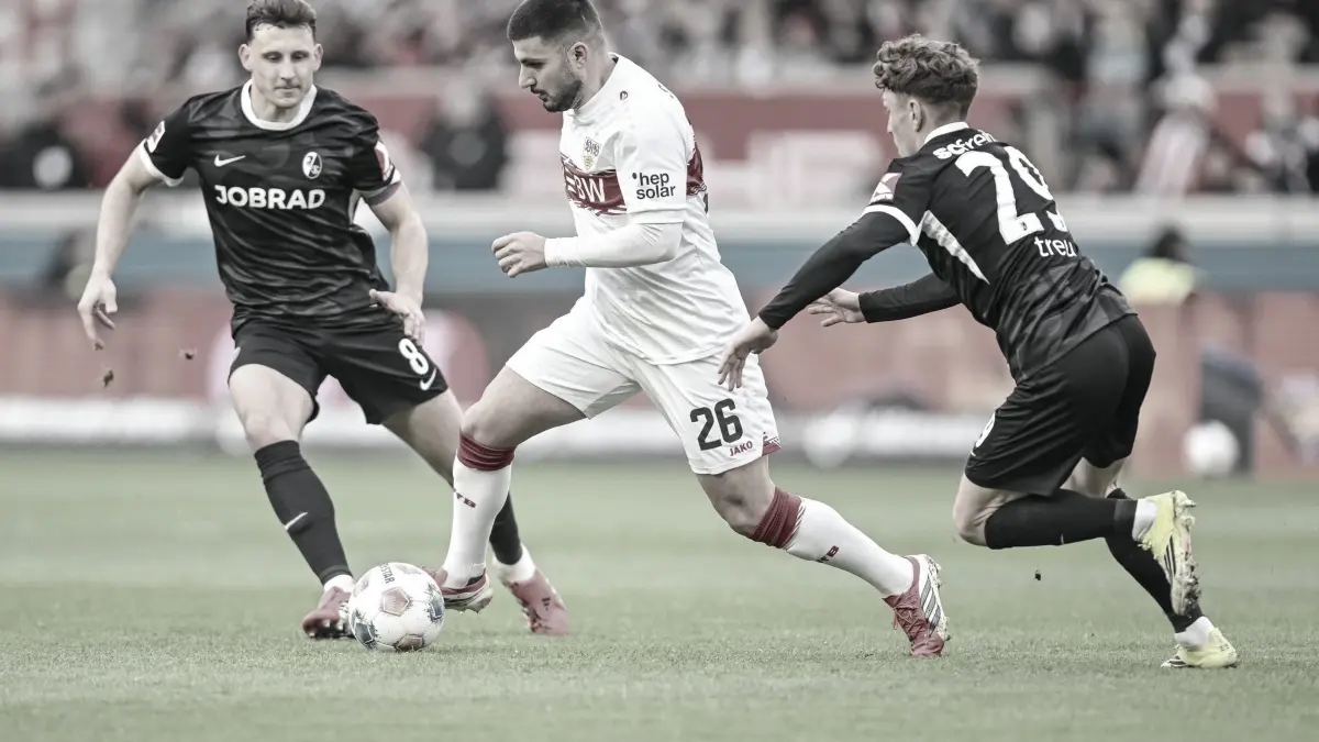 VfB Stuttgart - SC Freiburg: ARCHIV - 01.02.2026, Baden-Württemberg, Stuttgart: Fußball: Bundesliga, VfB Stuttgart - SC Freiburg, 20. Spieltag, MHPArena. Maximilian Eggestein (l, SC Freiburg) in Aktion gegen Deniz Undav (VfB Stuttgart) und Philipp Treu (SC Freiburg). (zu dpa: «Stuttgart und Freiburg kämpfen um zweites Final-Ticket») Foto: Harry Langer/dpa +++ dpa-Bildfunk +++