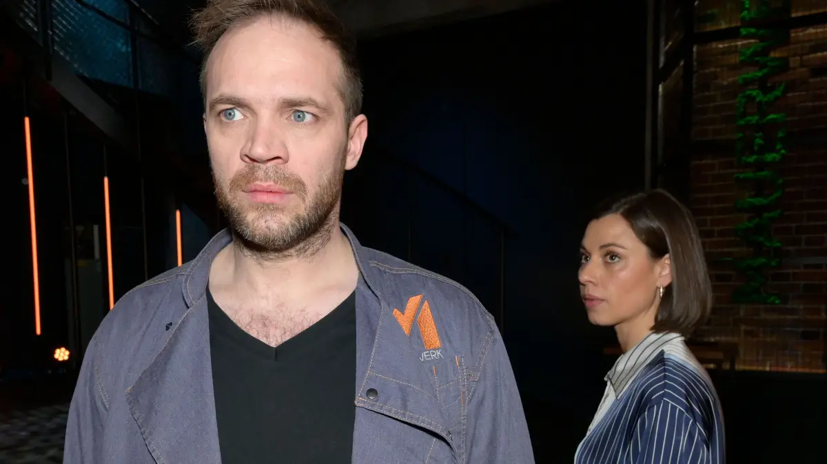 Erik (Patrick Heinrich) hat wieder mit Matilda (Anna-Katharina Fecher) geschlafen.