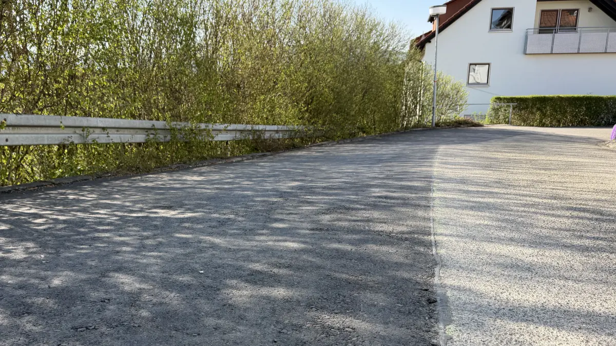 Die Moosstraße in Steinhofen ist gerichtet, aber nur oberflächlich.