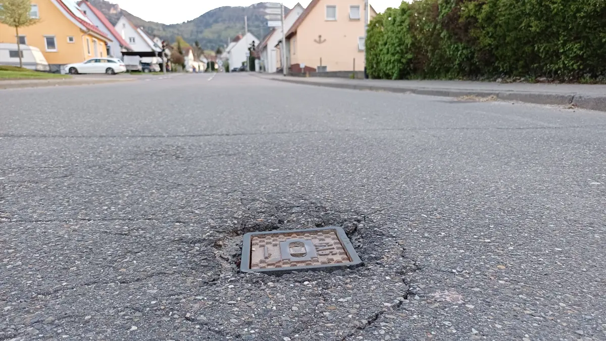 Schachtdeckel Tieringer Straße Weilstetten
