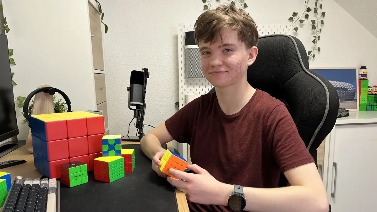 Der 16-jährige David Knack aus Schwäbisch Hall hat das Speedcubing als Leidenschaft entdeckt
