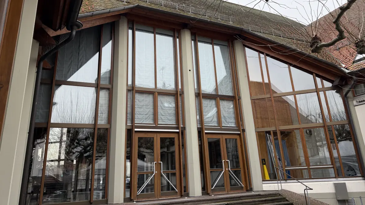 Die Hohenzollernhalle in Bisingen wird mit einem Stromaggegat ausgestattet.