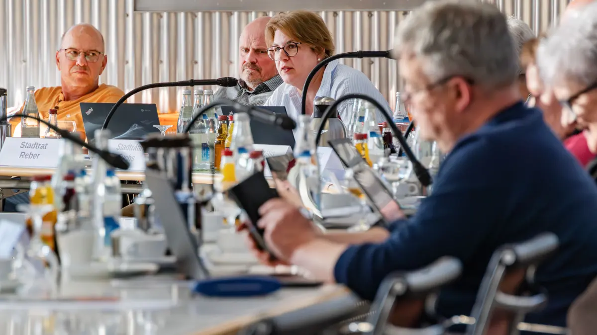 Gemeinderat der Stadt Schwäbisch Hall tagt in der Blendstatthalle - Jürgen Gehkre, Michael Reber, Tanja Fuchs