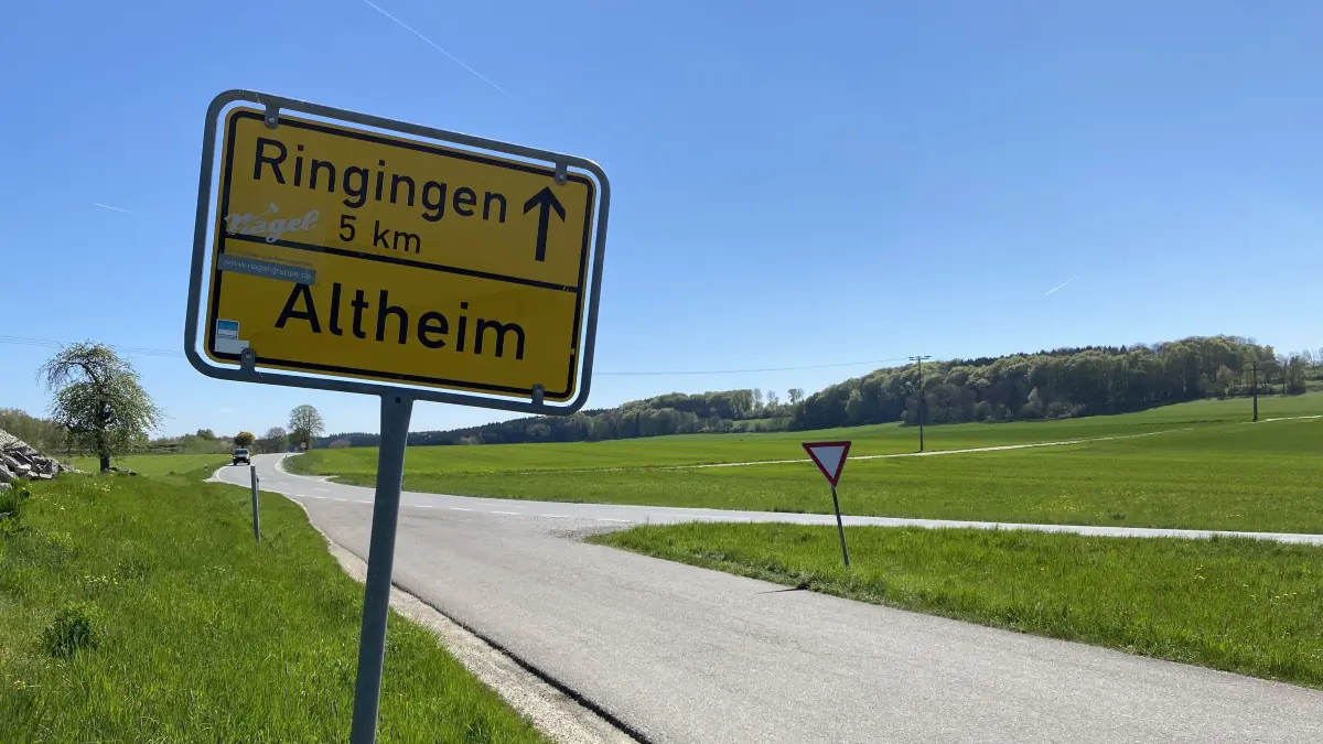 Altheim Straße Kreisstraße nach Ringingen Linksabbiegespur Gewerbegebiet Östlicher Ortsrand
