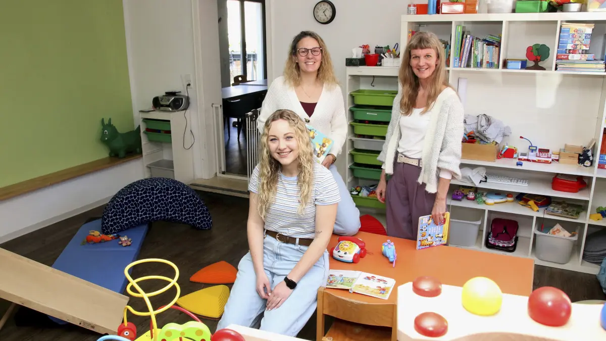 Mutter-Kind-Haus Anakina Geislingen, das zum Rupert-Mayer-Haus Göppingen gehört und dessen Träger die Vinzenz von Paul gGmbH ist.Auf den Fotos sind vorne bzw. links Gruppenleiterin Kristin Krempel zu sehen, hinten rechts bzw. hinten Mitte die Pädagogische Leiterin Claudia Helbig. Die dritte Frau heißt Isabelle Jordan und ist pädagogische Fachkraft im Anakina.