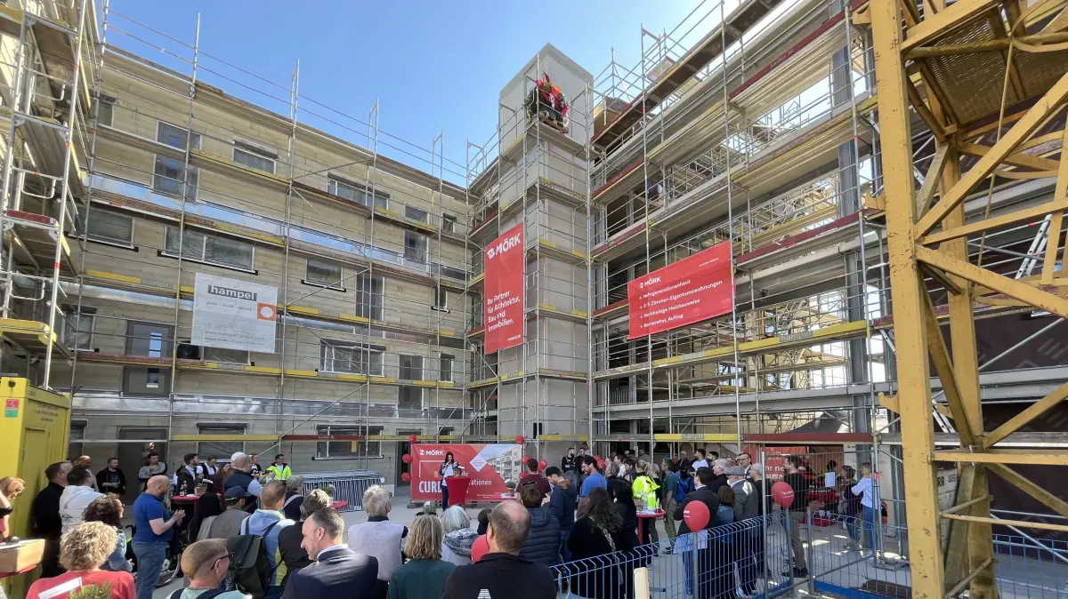Beim Mehrgenerationenhaus Curd im Neu-Ulmer Wiley hat jetzt das Richtfest stattgefunden.