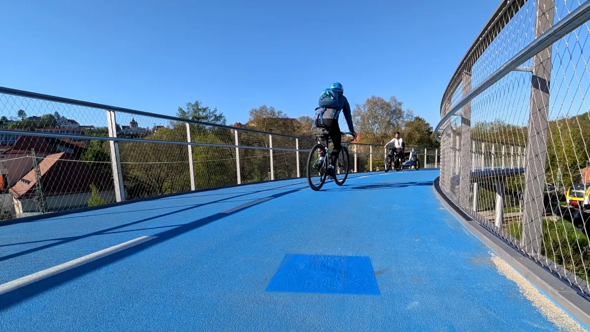 Das Loch in der Ann-Arbor-Brücke ist geflickt.