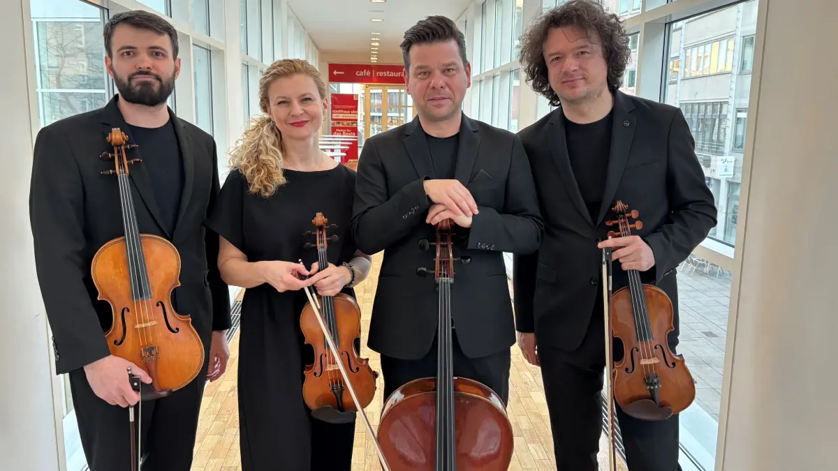 Bejubelt: Das Pavel Haas Quartett mit (von links) Simon Truska, Veronika Jarusková, Peter Jarusek und Marek Zwiebel im Ulmer Stadthaus,