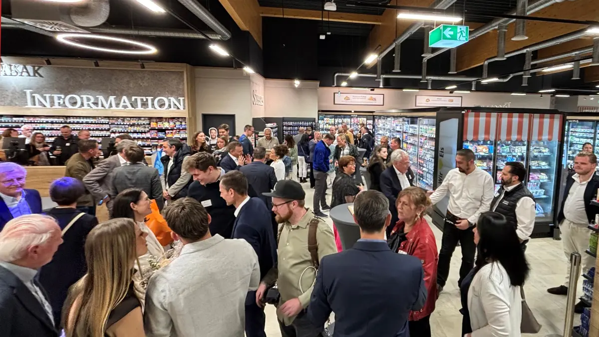 Volles Haus beim neuen Hechinger schon vor dem ersten Öffnungstag. Das nennt man heutzutage Pre-Opening,