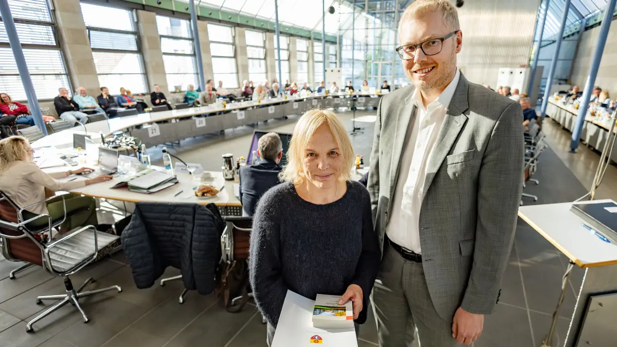 Gemeinderat der Stadt Schwäbisch Hall tagt in der Blendstatthalle - Einsetzung Elke Schöppler in ihr Amt durch Oberbürgermeister Daniel Bullinger. Sie rückt für Ellena Schumacher-Koelsch (Linke) nach