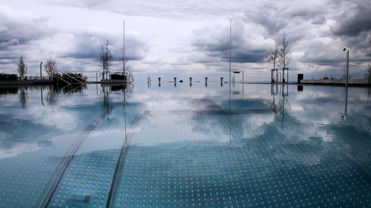 (ohne Überschrift): Vorsicht: Dieses Foto ist möglicherweise nur für den einstigen Verlag Schwäbisches Tagblatt verwendbar. Freibad Freudenstadt am Start für die Sommersaison 2019, Scan 29.4.19