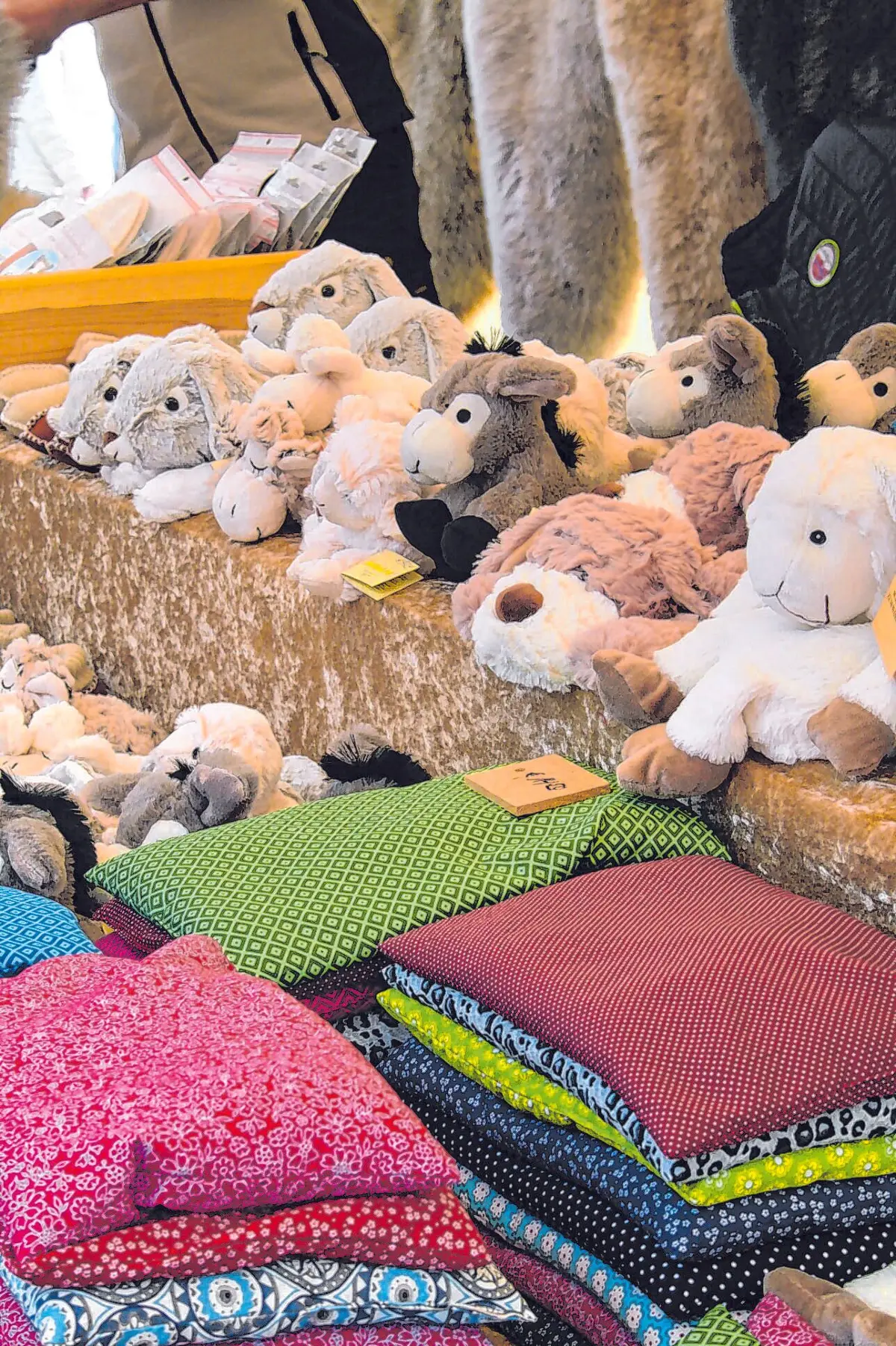 Im lokalen Einzelhandel und auf dem Markt Schafe | Kunst & Garten in der Münsinger Innenstadt findenBesucherinnen und Besucher am 26. April alles, was den Start in den Frühling noch schöner macht.Archivbilder: Stadt Münsingen