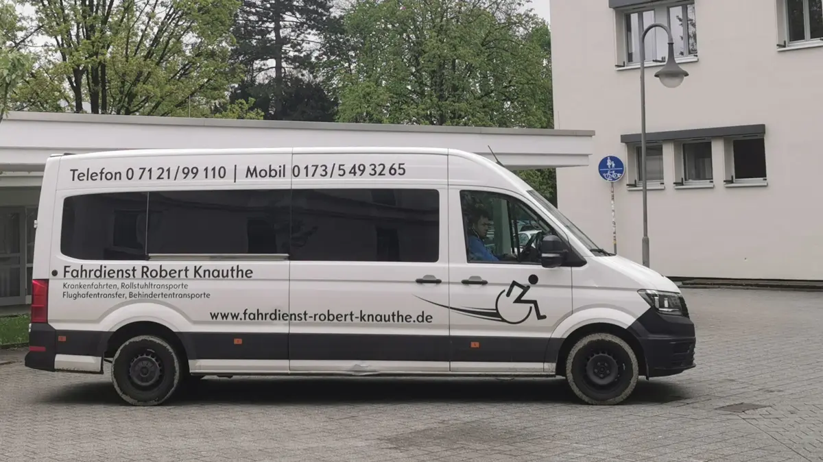 Fahrdienst Knauthe übernimmt den Transport von Menschen mit Behinderung zu den Werkstätten der Bruderhaus-Diakonie vom Roten Kreuz.