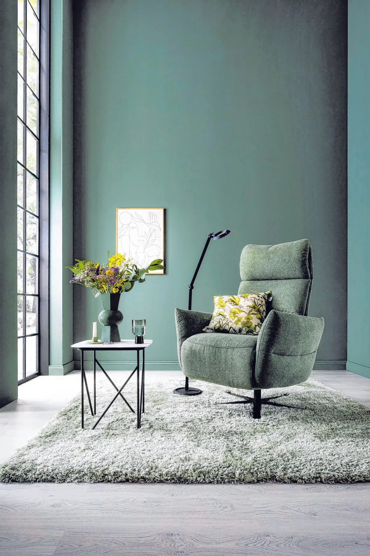 Ton in Ton: Farblich aufeinander abgestimmte Sessel, Teppiche und Accessoires schaffen ein harmonisches Ambiente. Foto: djd/SCHÖNER WOHNEN-Kollektio⇥Honorarfrei