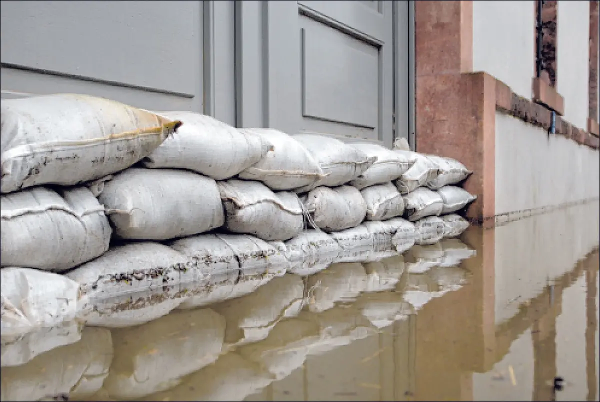 Nach Hochwasser bleibt Feuchtigkeit oft lange in den Wänden. ⇥txn-Foto: AA+W/AdobeStock/Saint-Gobain Weber
