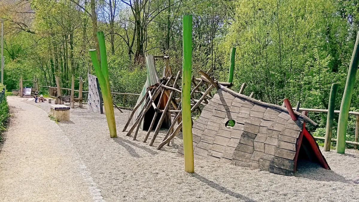 Spielplatzbienchen - Spielplatz an den Filsterrassen Kuchen