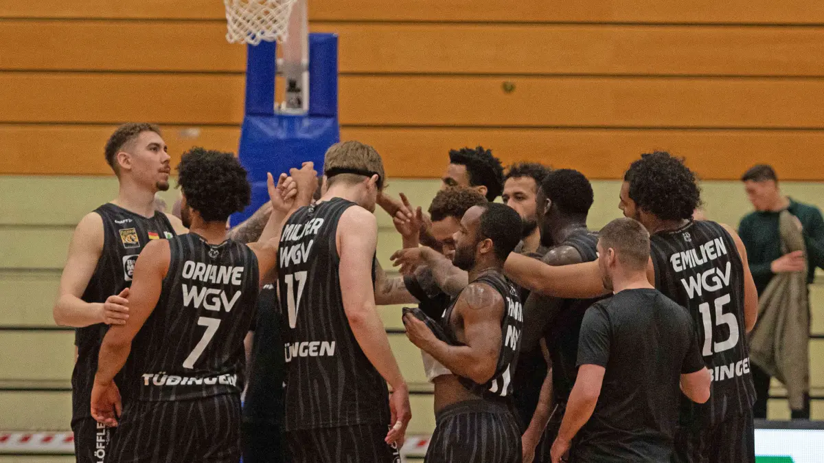 Paderborn Baskets vs. Tigers Tübingen, Basketball, Barmer Basketball 2. Bundesliga ProA, Spieltag 33, Saison 2025/2026, 25.04.2026,: Sieg, Freuen, Freude, Feier, Feiern, Jubel, Jubeln, gluecklich, laecheln, strahlen, lachen, positive Emotion,
Paderborn Baskets vs. Tigers Tübingen, Basketball, Barmer Basketball 2. Bundesliga ProA, Spieltag 33, Saison 2025/2026, 25.04.2026,
Foto: Eibner-Pressefoto/Gilda Grass