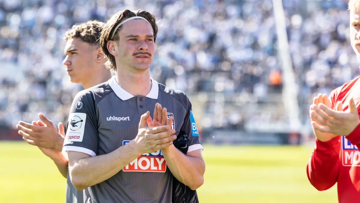 Fussball, Saison 2025/2026, 3. Liga, Städtisches Stadion an der Grünwalder Straße, 35. Spieltag, TSV 1860 München - SSV Ulm 1846 Fußball, 25.04.2026: Fussball, Saison 2025/2026, 3. Liga, Städtisches Stadion an der Grünwalder Straße, 35. Spieltag, TSV 1860 München - SSV Ulm 1846 Fußball, 25.04.2026 25.04.2026, Fussball, Saison 2025/2026, 3. Liga, Städtisches Stadion an der Grünwalder Straße, 35. Spieltag, TSV 1860 München - SSV Ulm 1846 Fußball, Freisteller Einzelbild Portrait Porträt U17, U 17 Spieler 47 Tibet-Erkan Sevik SSV Ulm 1846 Fußball auf der Ulmer Bank vor seinem Drittliga-Debüt gegen München Foto: Lucca Fundel München Städtisches Stadion an der Grünwalder Straße Bayern Deutschland *** Soccer, Season 2025 2026, 3 Liga, Municipal Stadium at Grünwalder Straße, 35 Matchday, TSV 1860 Munich SSV Ulm 1846 Soccer, 25 04 2026 25 04 2026, Soccer, Season 2025 2026, 3 Liga, Municipal Stadium at Grünwalder Straße, 35 Matchday, TSV 1860 Munich SSV Ulm 1846 Football, cropped single image portrait portrait U17 player 47 Tibet Erkan Sevik SSV Ulm 1846 Football on the Ulm bench before his third league debut against Munich Photo Lucca Fundel Munich Municipal Stadium at Grünwalder Straße Bavaria Germany