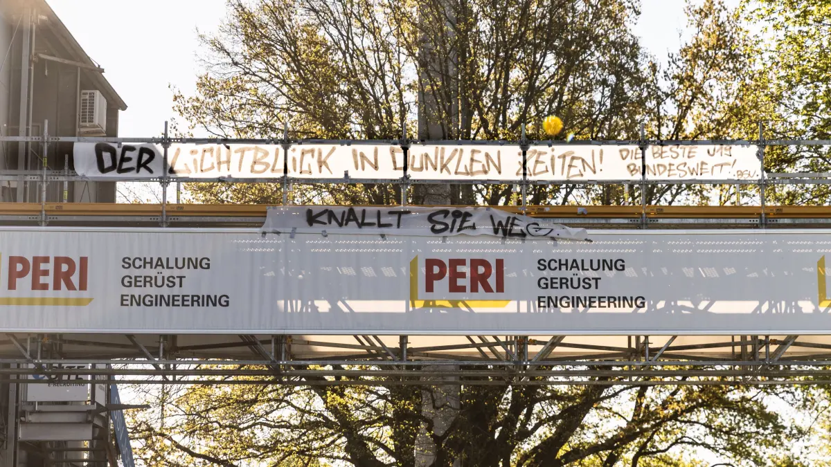 "Der Lichtblick in dunklen Zeiten": Fans des SSV supporten die U19, die an diesem Samstag in der DFB-Nachwuchsliga gegen den VfL Bochum spielt.