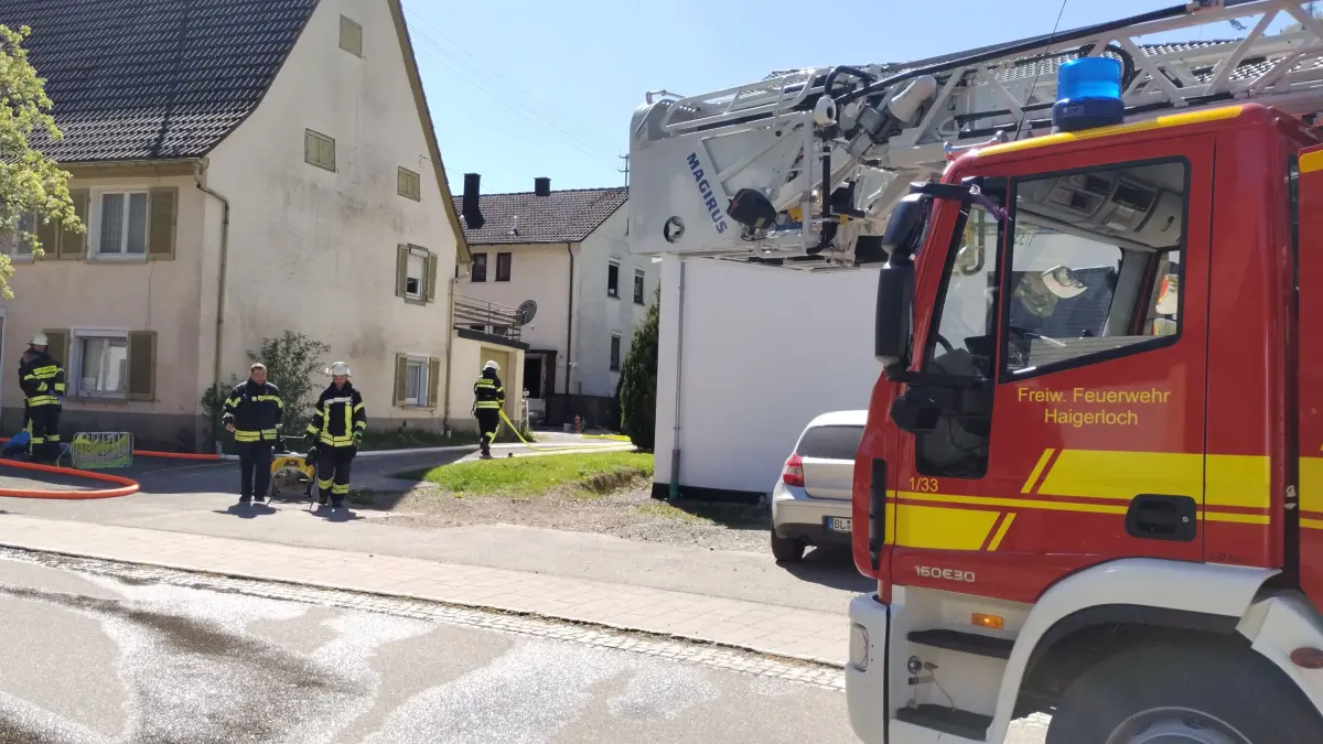 In einem hinterliegenden Gebäude in der Imnauer Quellenstraße geriet am Samstag Kunststoffteile in Brand. Die Feuerwehr hatte die Sache schnell im Griff.