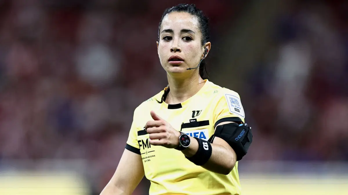 Referee Katia Itzel Garcia gestures during the Liga MX Clausura football match between Guadalajara and Tijuana at Akron Stadium in Guadalajara, Jalisco state, Mexico, on April 25, 2026. (Photo by Ulises Ruiz / AFP)