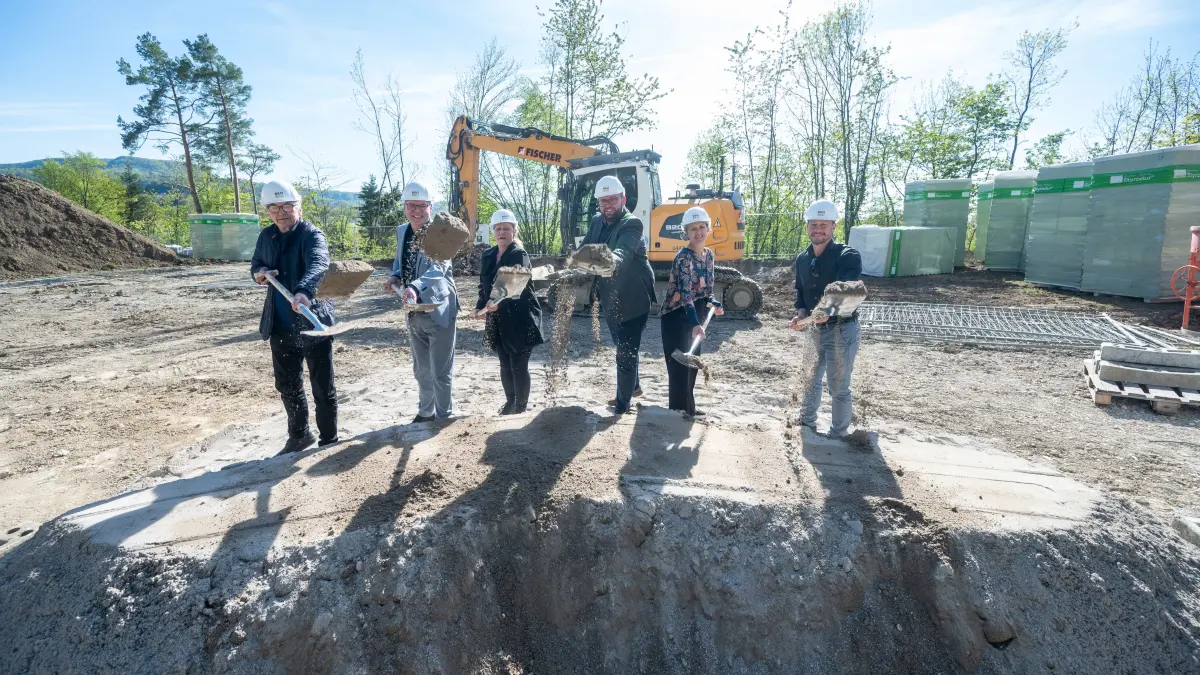 Holzheim, Baugrundstück Höhenweg: Spatenstich Neubauprojekt Höhenweg Göppingen