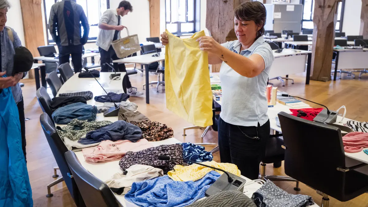 Für jeden Geschmack etwas hat der gemeinsame Markt in Tübingen was zu bieten.
Im Rathaus gab es eine Kleidertauschparty.
Aufnahme Klaus Franke 25.4.2026