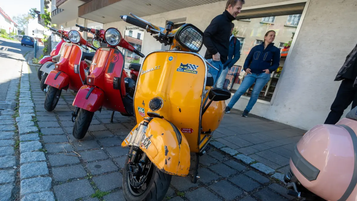 Fratelli meets Oldtimer & Vespa, ab 9.30 Uhr vor der Eisdiele Fratelli in der Hauptstraße in Bad Boll