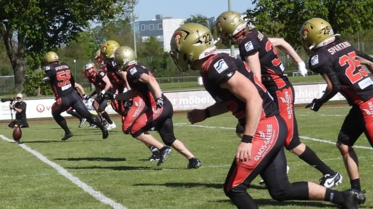 Die Neu-Ulm Spartans gewinnen ihr Heimspiel gegen die Munich Cowboys im American Football.