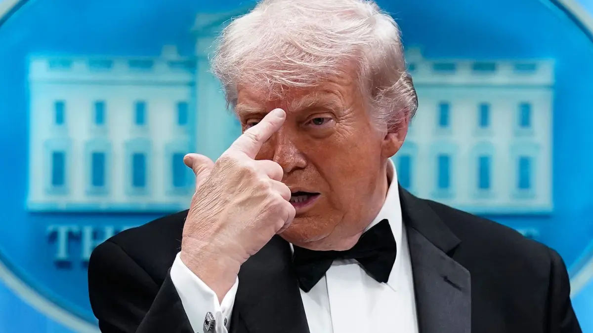 Medien-Dinner der Washingtoner Hauptstadtpresse: 25.04.2026, USA, Washington: US-Präsident Donald Trump gestikuliert, während er im James Brady Press Briefing Room im Weißen Haus nach einem Vorfall beim jährlichen White House Correspondents' Association Dinner spricht. Foto: Jose Luis Magana/AP/dpa +++ dpa-Bildfunk +++