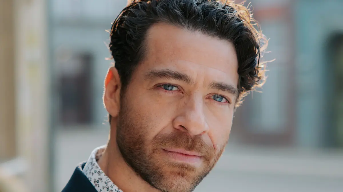 Carlos (Patrick Fernandez) macht eine schicksalhafte Begegnung.