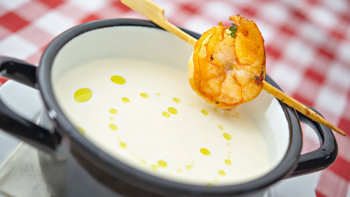 Spargelsuppe mit gebratener Garnele