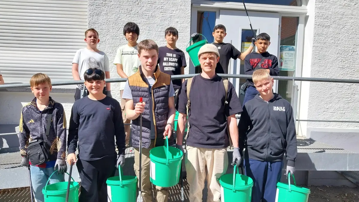 Mit Greifzangen und Mülleimern ausgestattet, strömten die Jugendlichen des Jugendtreffs Tailfingen am Freitagnachmittag bei der Stadtputzete aus.