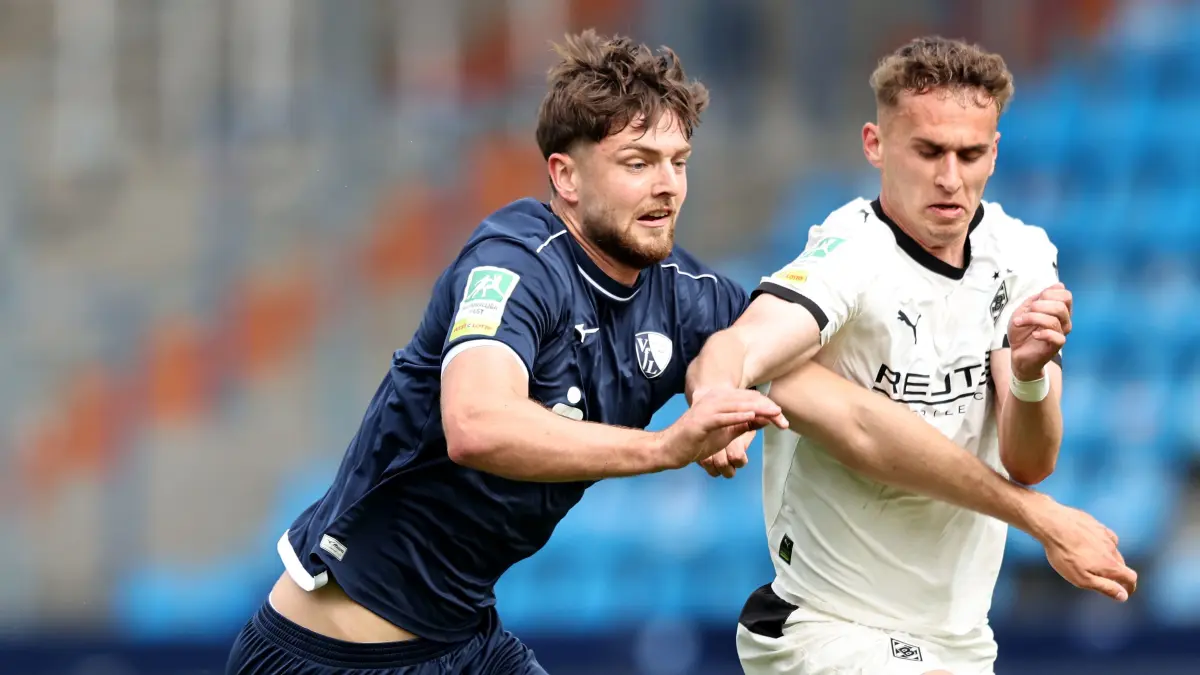 Fußball - Regionalliga West VfL Bochum U21, U 21 - Borussia Mönchengladbach U23 ** NUR FÜR REDAK: Fußball - Regionalliga West VfL Bochum U21, U 21 - Borussia Mönchengladbach U23 ** NUR FÜR REDAKTIONELLE ZWECKE ** EDITORIAL USE ONLY **(L-R) Daniel Hülsenbusch (VfL Bochum U23 im Zweikampf mit Jan Urbich (Borussia Mönchengladbach U23) beim Fußball-Regionalliga West Spiel des VfL Bochum U21 gegen Borussia Mönchengladbach U23 am 27. April 2026 im Vonovia Ruhrstadion in Bochum. Deutschland Nordrhein-Westfalen Bochum Copyright: ChristofxKöpsel *** Soccer Regionalliga West VfL Bochum U21 Borussia Mönchengladbach U23 FOR EDITORIAL PURPOSES ONLY p L R Daniel Hülsenbusch VfL Bochum U23 in a duel with Jan Urbich Borussia Mönchengladbach U23 during the soccer Regionalliga West match of VfL Bochum U21 against Borussia Mönchengladbach U23 on April 27, 2026 at Vonovia Ruhrstadion in Bochum Germany North Rhine-Westphalia Bochum Copyright ChristofxKöpsel Copyright: ChristofxKöpsel doc85lnb3lc9b816qjz7ub ,EDITORIAL USE ONLY