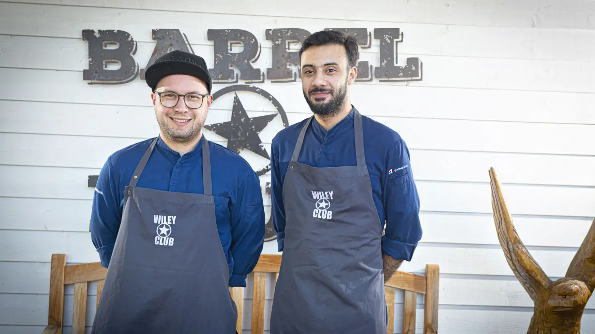Das Küchenteam im BarrelHouse: Elias Prexl und Mohammed Alalywi