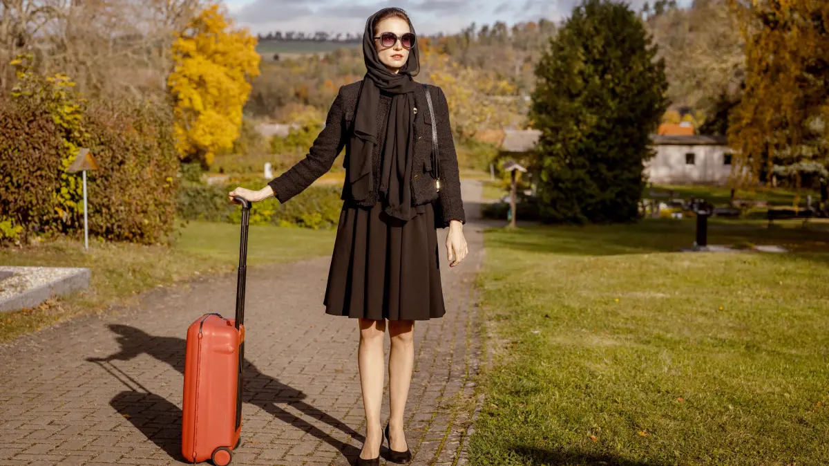 Primaballerina Serafina Hopp (Frida-Lovisa Hamann) kehrt in ihre sächsische Heimat Gerlau zurück.