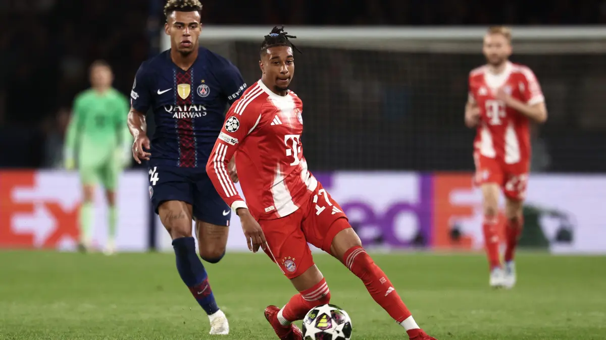 Paris Saint-Germain's French midfielder #14 Desire Doue (L) fights for the ball with Bayern Munich's French midfielder #17 Michael Olise during the UEFA Champions League semi-final first leg football match between Paris Saint-Germain (PSG) and Bayern Munich at the Parc des Princes in Paris on April 28, 2026. (Photo by FRANCK FIFE / AFP)