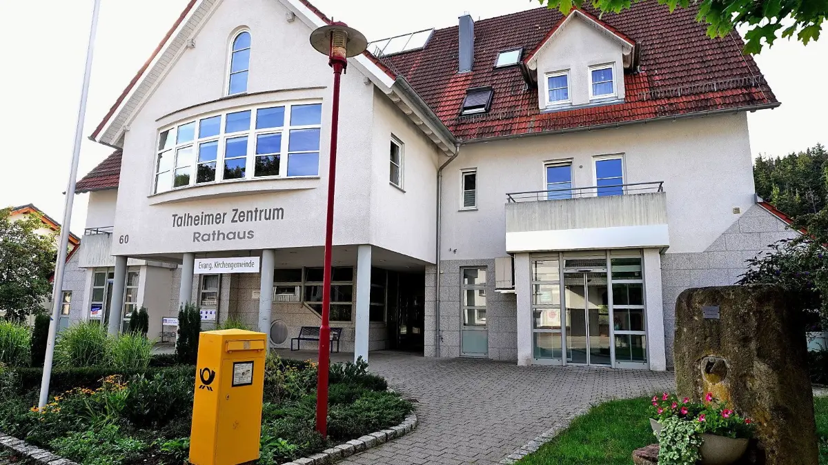(ohne Überschrift): Vorsicht: Dieses Foto ist möglicherweise nur für den einstigen Verlag Schwäbisches Tagblatt verwendbar. Rathaus Talheim 8.8.2023.Bild: Karl-Heinz Kuball