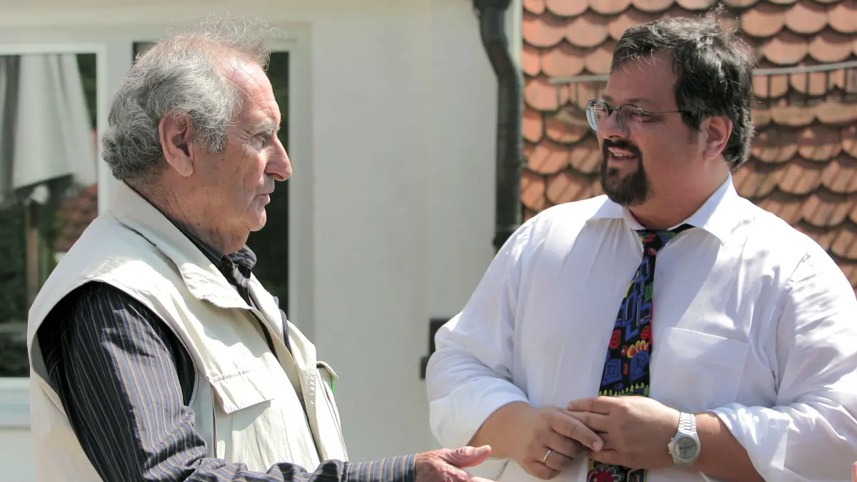 Alexander Frate mit Walter Schultheiß: Vorsicht: Dieses Foto ist möglicherweise nur für den einstigen Verlag Schwäbisches Tagblatt verwendbar. Walter Schultheiß und Alexander Frate auf der Tagblatt Terasse
11.08.05 Bild: MetzAlexander Frate mit Walter Schultheiß