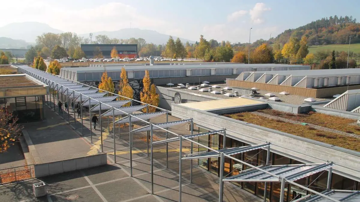 Bei der Philipp-Matthäus-Hahn-Schule in Balingen soll das Dach saniert und gleichzeitig energetisch auf Vordermann gebracht werden.