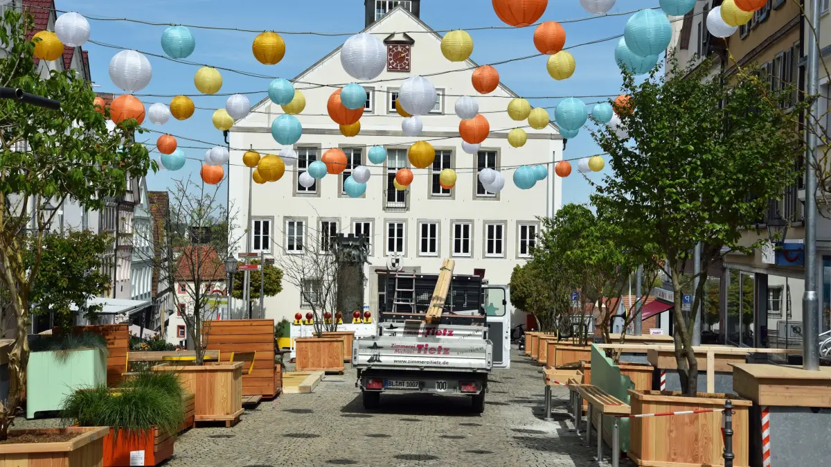 Der frisch aufgemöbelte Hechinger Marktplatz ist ab sofort nicht mehr abgesperrt.