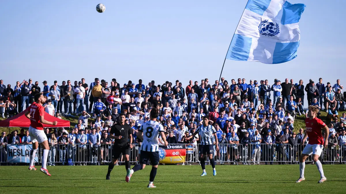 Fussball WFV Pokal 29.04.2026 in Holzhausen Halbfinale FC Holzhausen - SV Stuttgarter Kickers : Fussball WFV Pokal 29.04.2026 in Holzhausen
Halbfinale
FC Holzhausen - SV Stuttgarter Kickers
Schmuckbild, Kickers Fans machen im Panormastadion Stimmung
FOTO: Pressefoto ULMER / Markus Ulmer
xxNOxMODELxRELEASExx