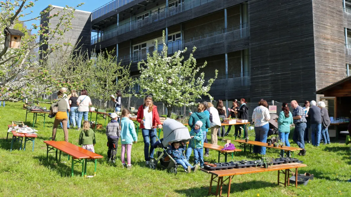 Bestes Wetter und jede Menge Pflanzenfreunde: Die erste Tauschbörse der OGV's Rosenfeld und Brittheim war ein Erfolg.