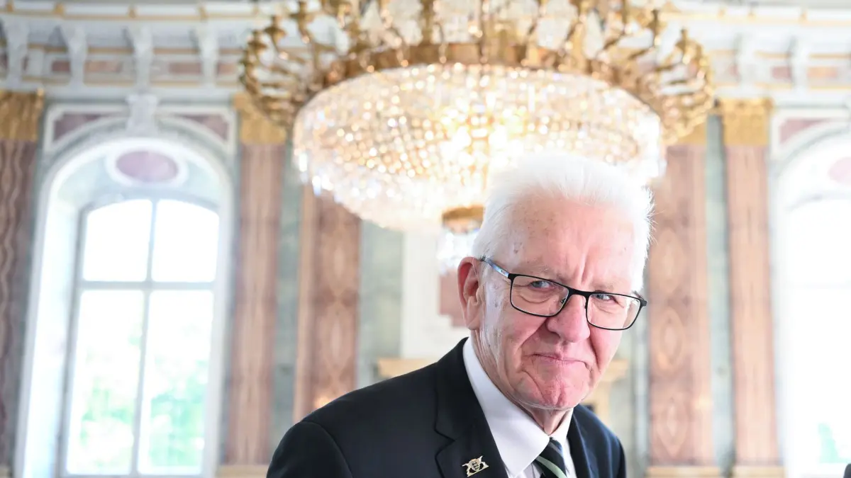 Festakt zur Verabschiedung von Ministerpräsident Kretschmann: 29.04.2026, Baden-Württemberg, Stuttgart: Winfried Kretschmann (Bündnis 90/Die Grünen), Ministerpräsident von Baden-Württemberg, steht beim Festakt zu seiner Verabschiedung im Neuen Schloss. Foto: Bernd Weißbrod/dpa +++ dpa-Bildfunk +++
