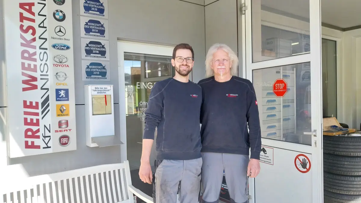 Geschäftsübergabe bei Kfz-Wissmann in Pfeffingen: Marcel Wißmann übernimmt das Ruder von Vater Rainer Wißmann.