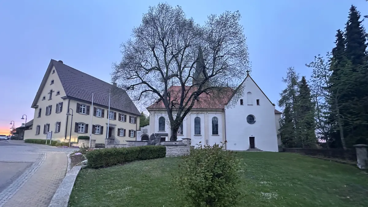 Hier soll er gepflanzt werden, der neue Obernheimer Christbaum: direkt vor der Kirche der Gemeinde.