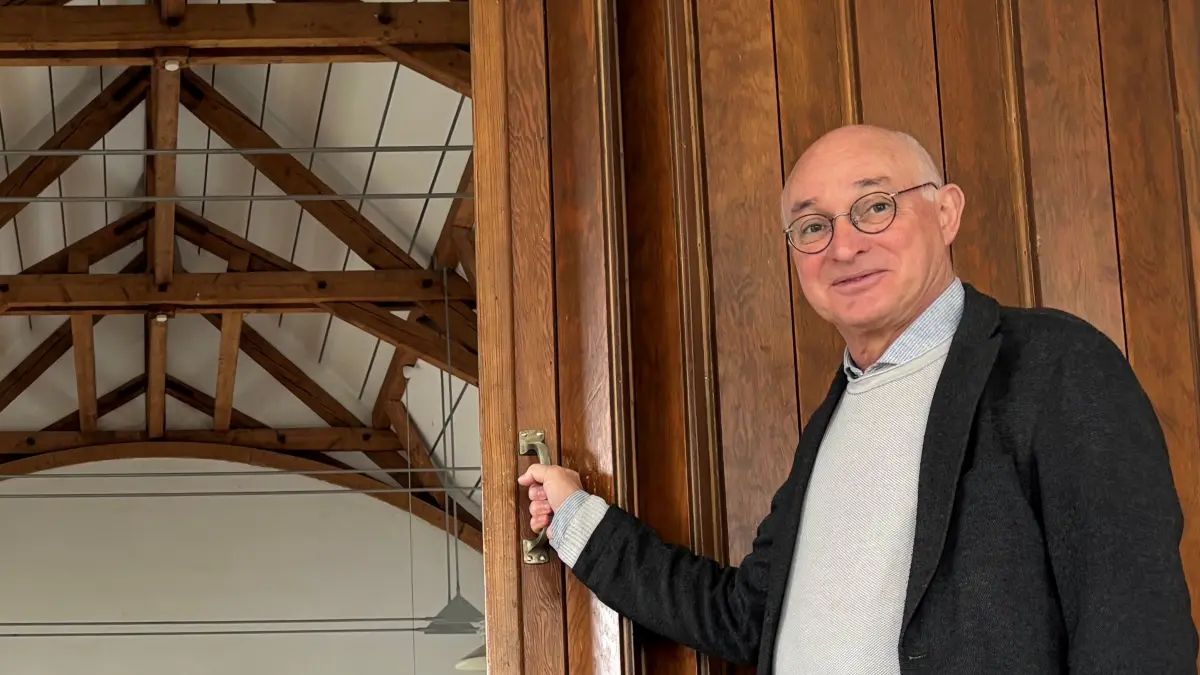 Gemeindehaus Kapelle der evangelischen Kirchengemeinde Wiblingen: Umbau zum künftigen Nachbarschafts- und Familienzentrum mit Pfarrer Michael Hagner (rechts) und Dagmar Behammer (Vorsitzende des ev. Gesamtkirchengemeinderats Wibingen)