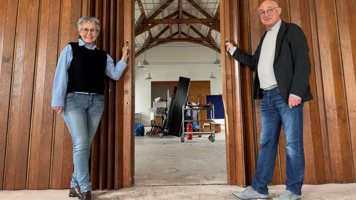 Gemeindehaus Kapelle der evangelischen Kirchengemeinde Wiblingen: Umbau zum künftigen Nachbarschafts- und Familienzentrum mit Pfarrer Michael Hagner (rechts) und Dagmar Behammer (Vorsitzende des ev. Gesamtkirchengemeinderats Wibingen)