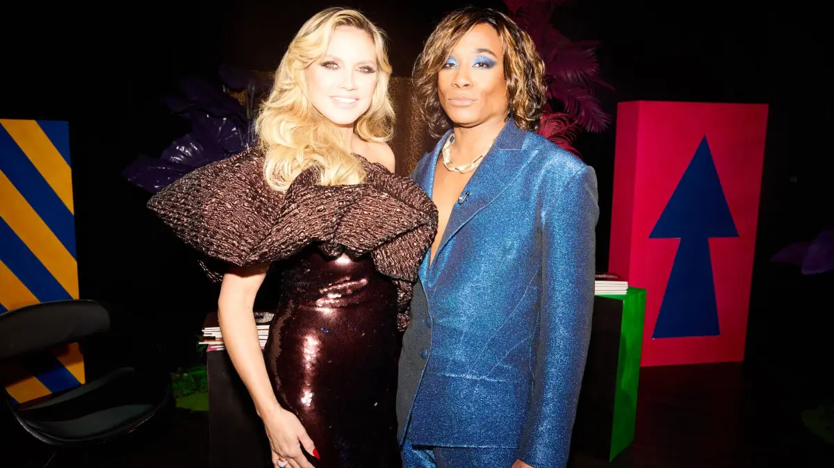 Heidi Klum (l.) mit Gastjuror Billy Porter